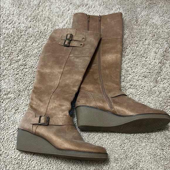 A2 By Aerosoles Tan Heeled Boots - Picture 1 of 3
